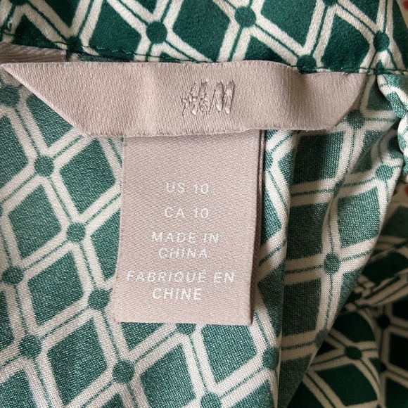 H&M Sleeveless Blouse Size 10 Green White Diamond Pattern Silky Tie Back Retro - Picture 6 of 7